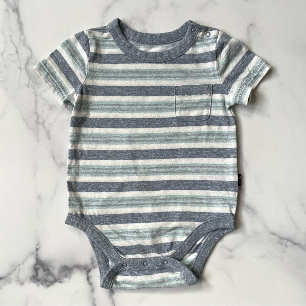 Baby Gap boys 12-18 months striped onesie in tonal blues